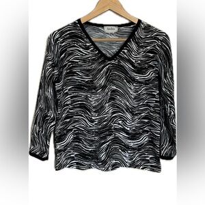 Neiman Marcus woman’s black and white v neck blouse shirt size M